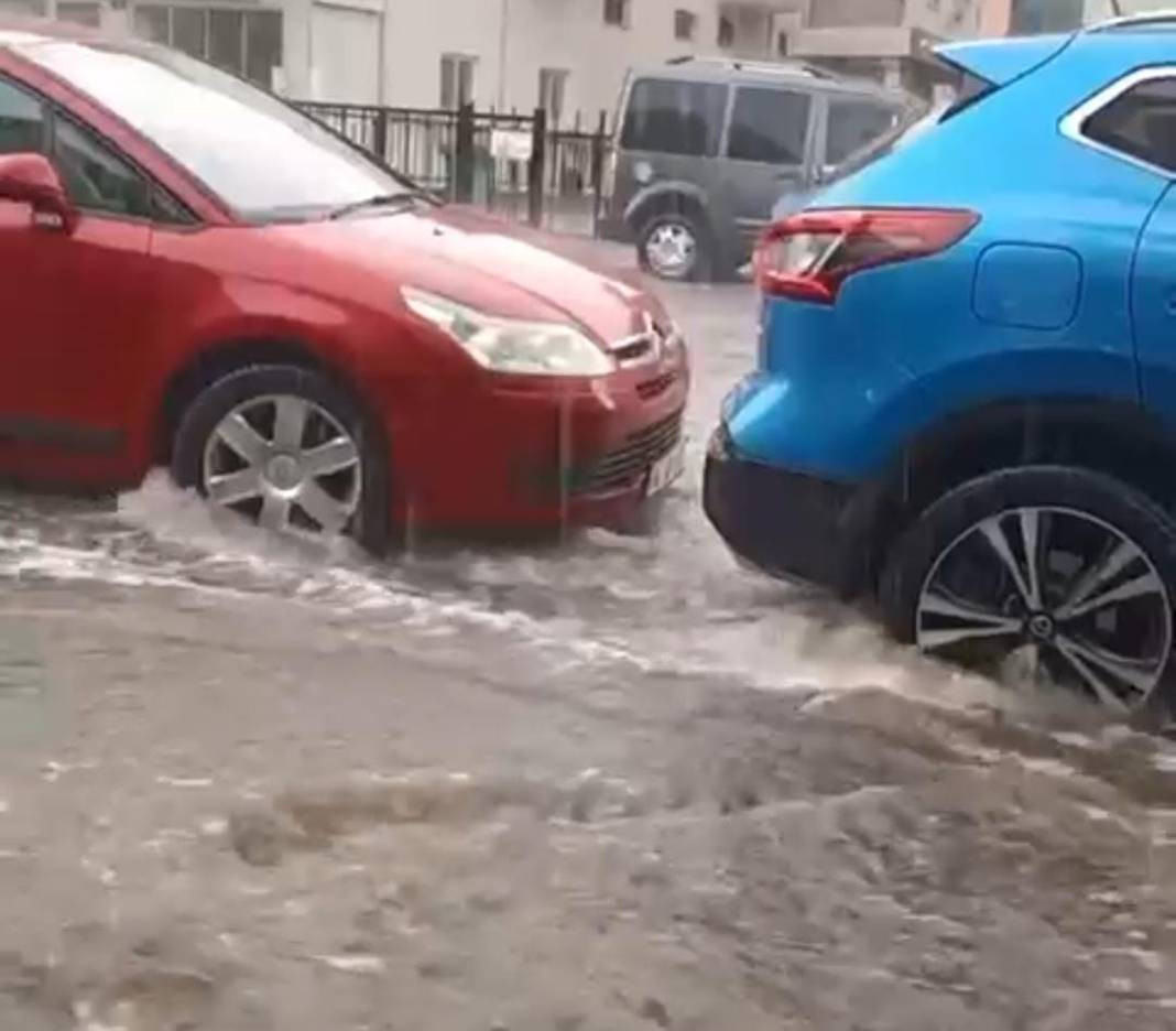 Ankara’da sağanak yaşamı felç etti! Alt geçit ve caddeler sular altında kaldı - Resim: 15